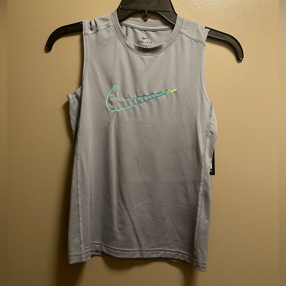 NWT boys Nike drifit sleeveless training tank top